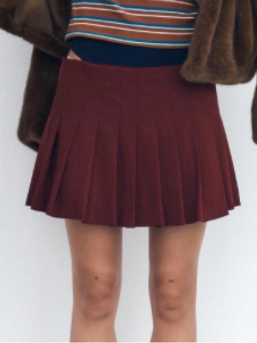 Zara burgundy PLEATED SKORT skirt
MAROON 0/3152/546/605/06